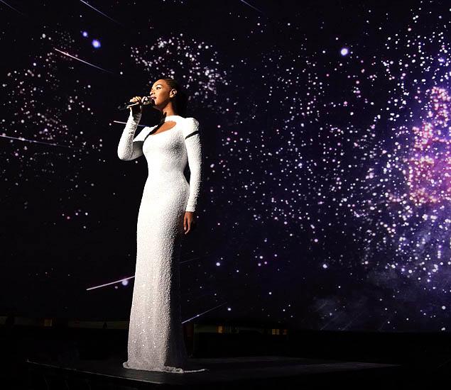 Beyonce Angelic in Marc Bouwer For United Nations Performance