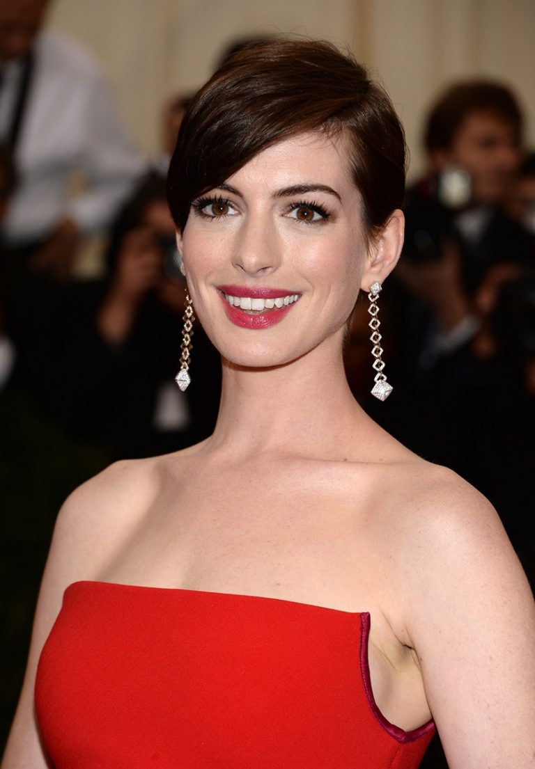 Get The Look: Anne Hathaway’s Nail Look at 2014 Met Gala