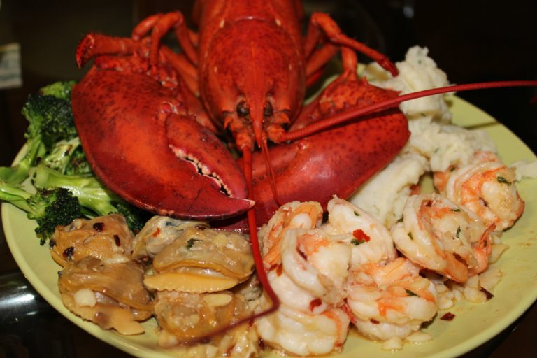 Dress & Dine: Summer Lobster Boil